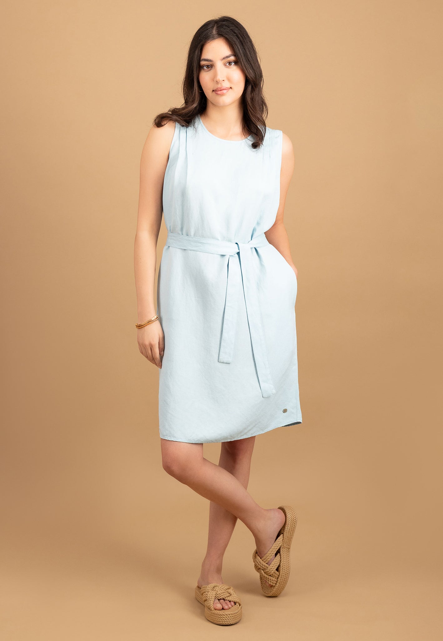 Ärmelloses Kleid aus Leinen-Viskose-Mix mit Bindegürtel - Image 2