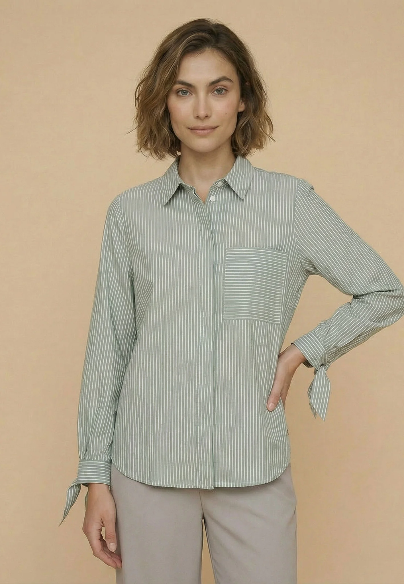 Bluse aus Baumwoll-Lyocell mit Streifenmuster und Brusttasche - Image 7