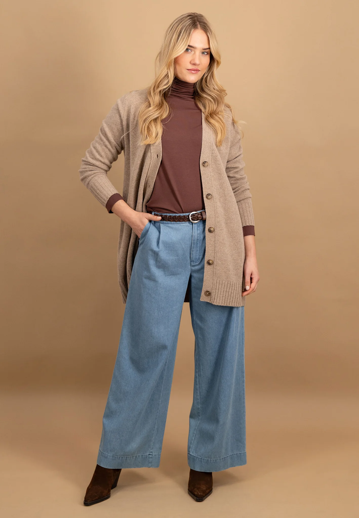 Cardigan aus Merinowolle mit Knopfleiste und V-Ausschnitt - Image 4