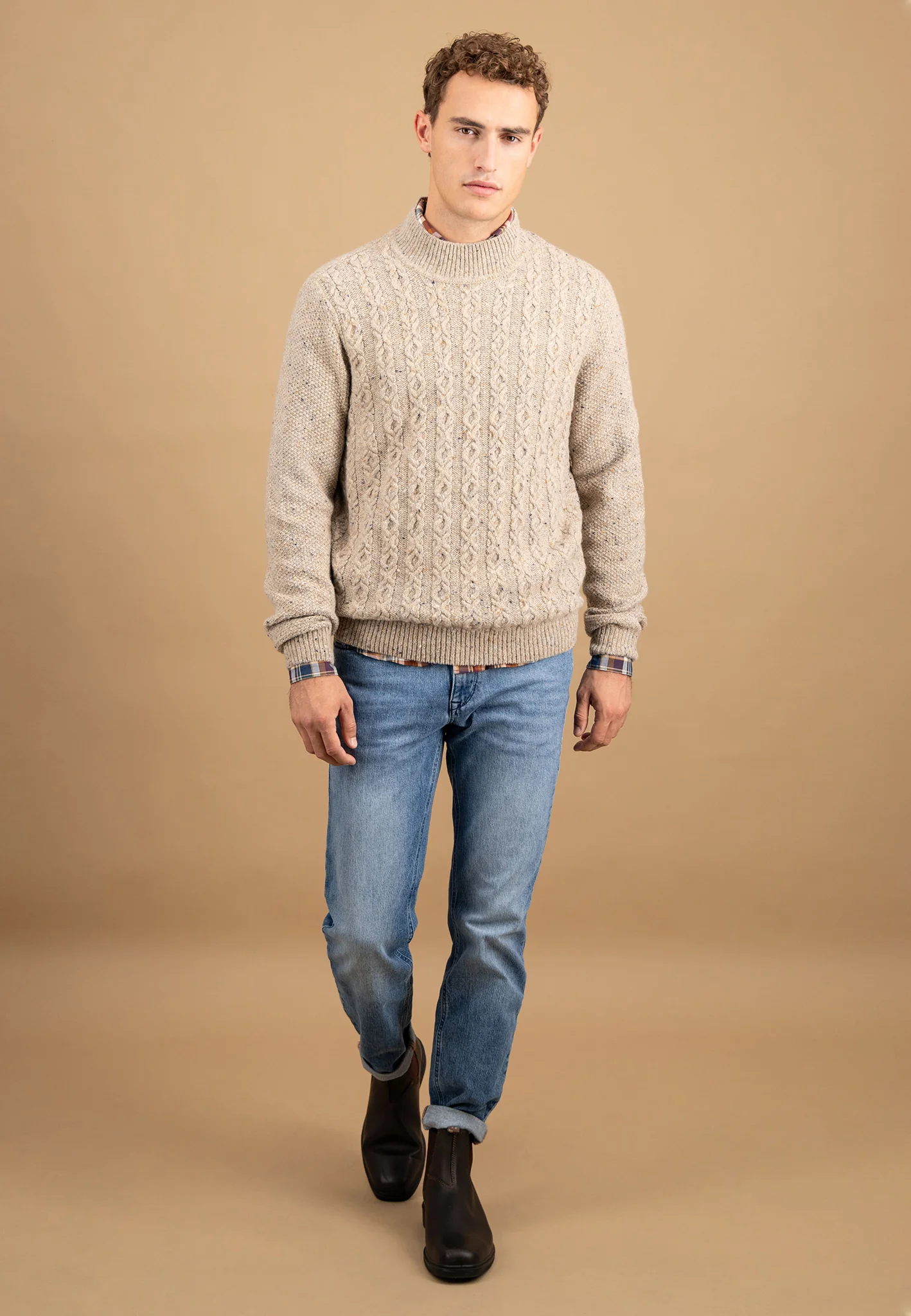Donegal-Pullover aus Wollmix mit Zopfmuster und Rundhalsausschnitt - Image 2