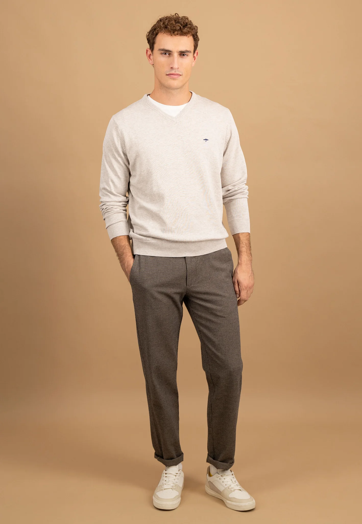 Feinstrickpullover aus Baumwolle mit V-Ausschnitt - Image 34