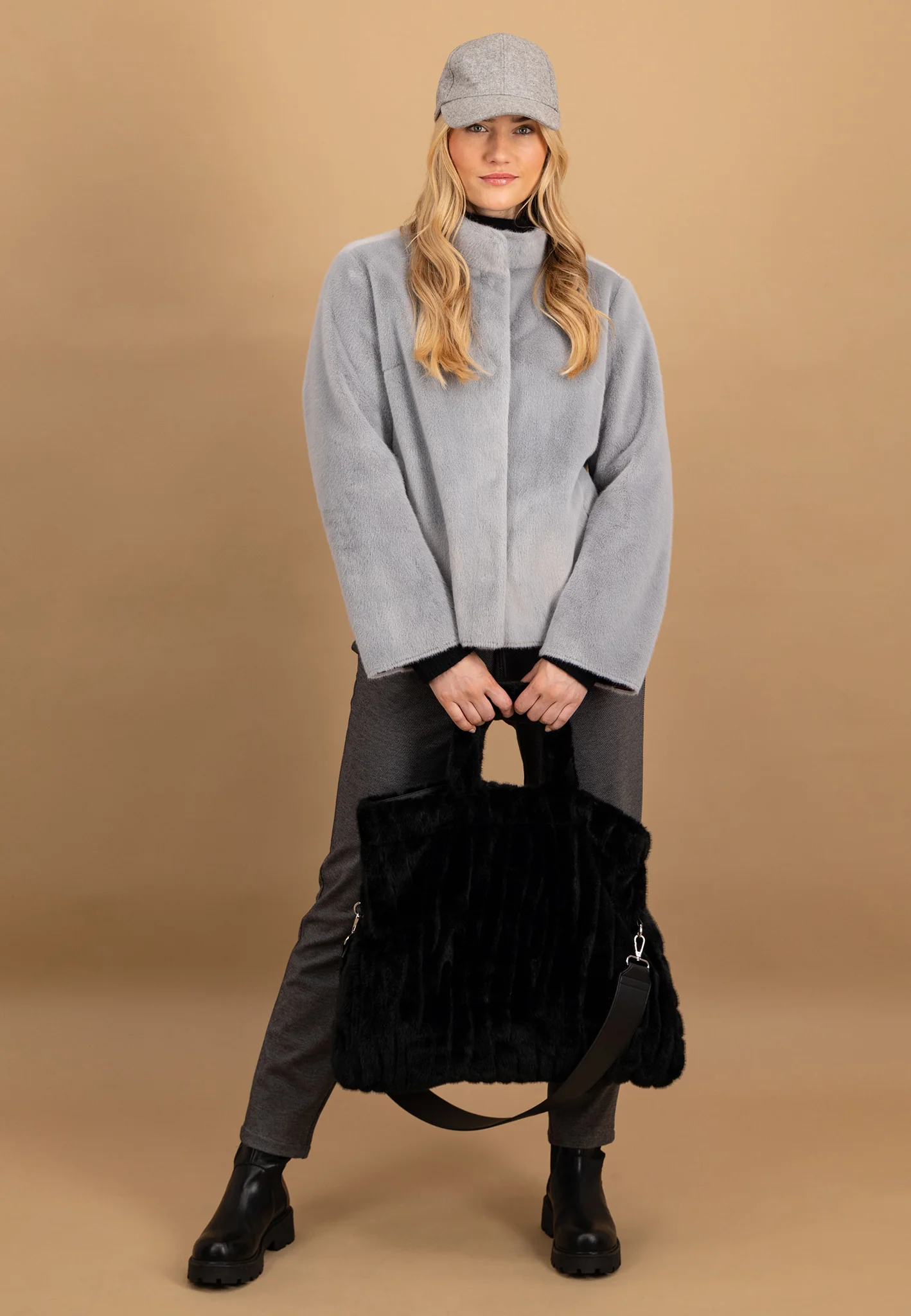 Jacke aus Fake Fur mit Stehkragen und verdeckter Knopfleiste - Image 10
