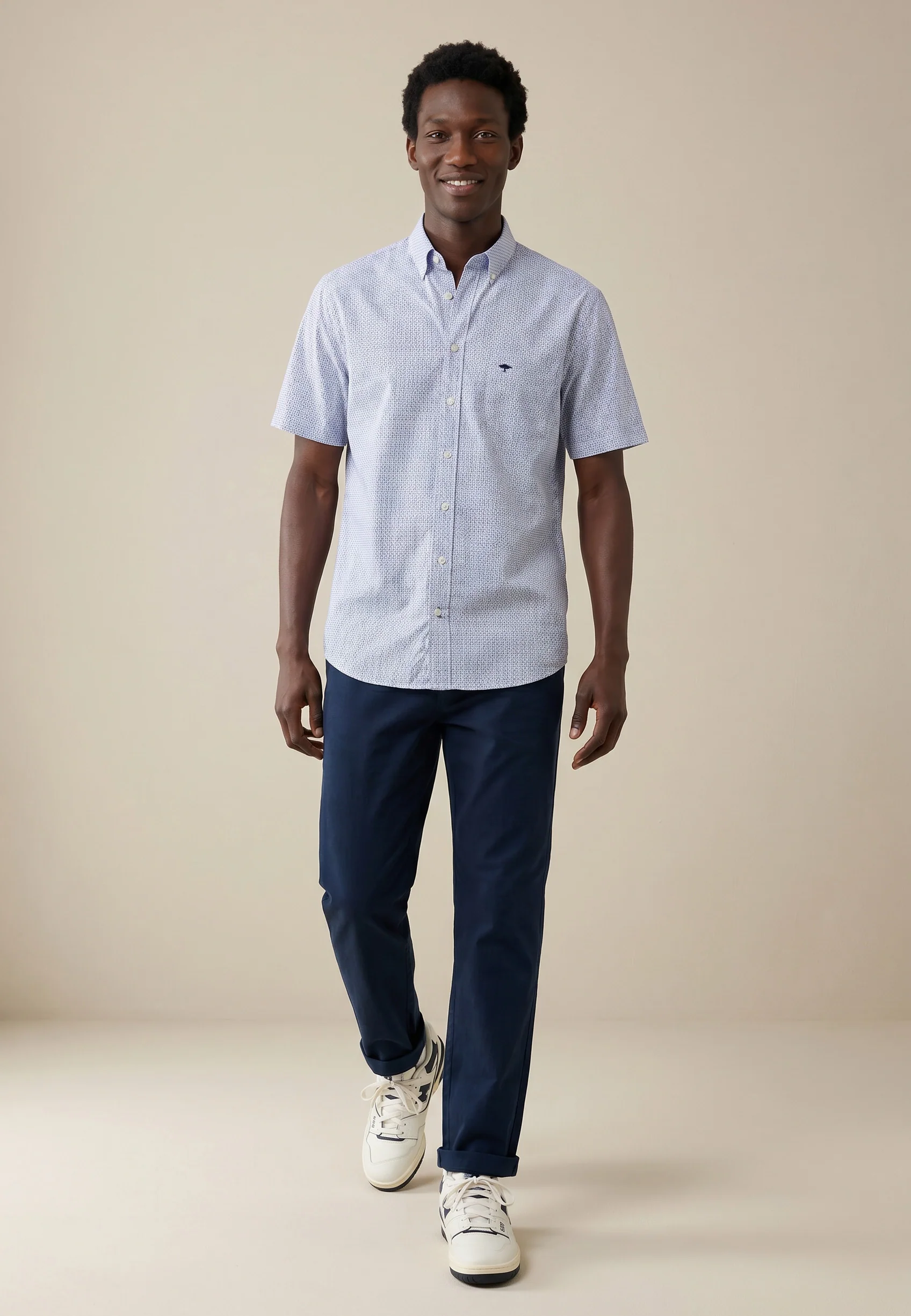 Kurzarmhemd aus Baumwolle mit grafischem Allover-Print und Button-Down-Kragen - Image 3