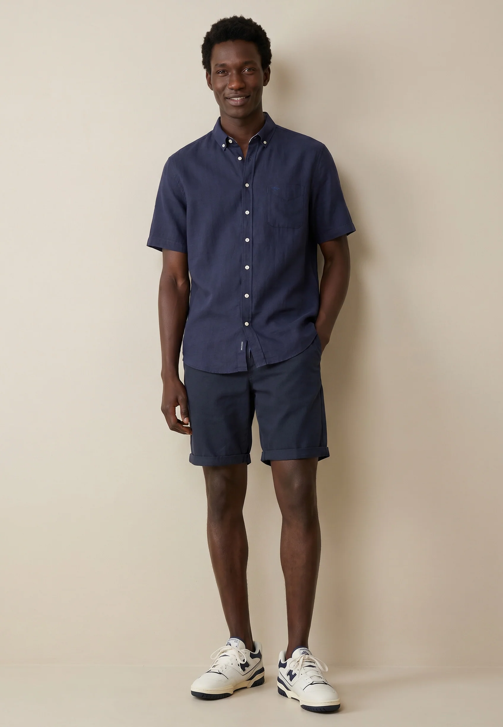 Kurzarmhemd aus Baumwolle mit  Slub-Webart und Button-Down-Kragen - Image 7