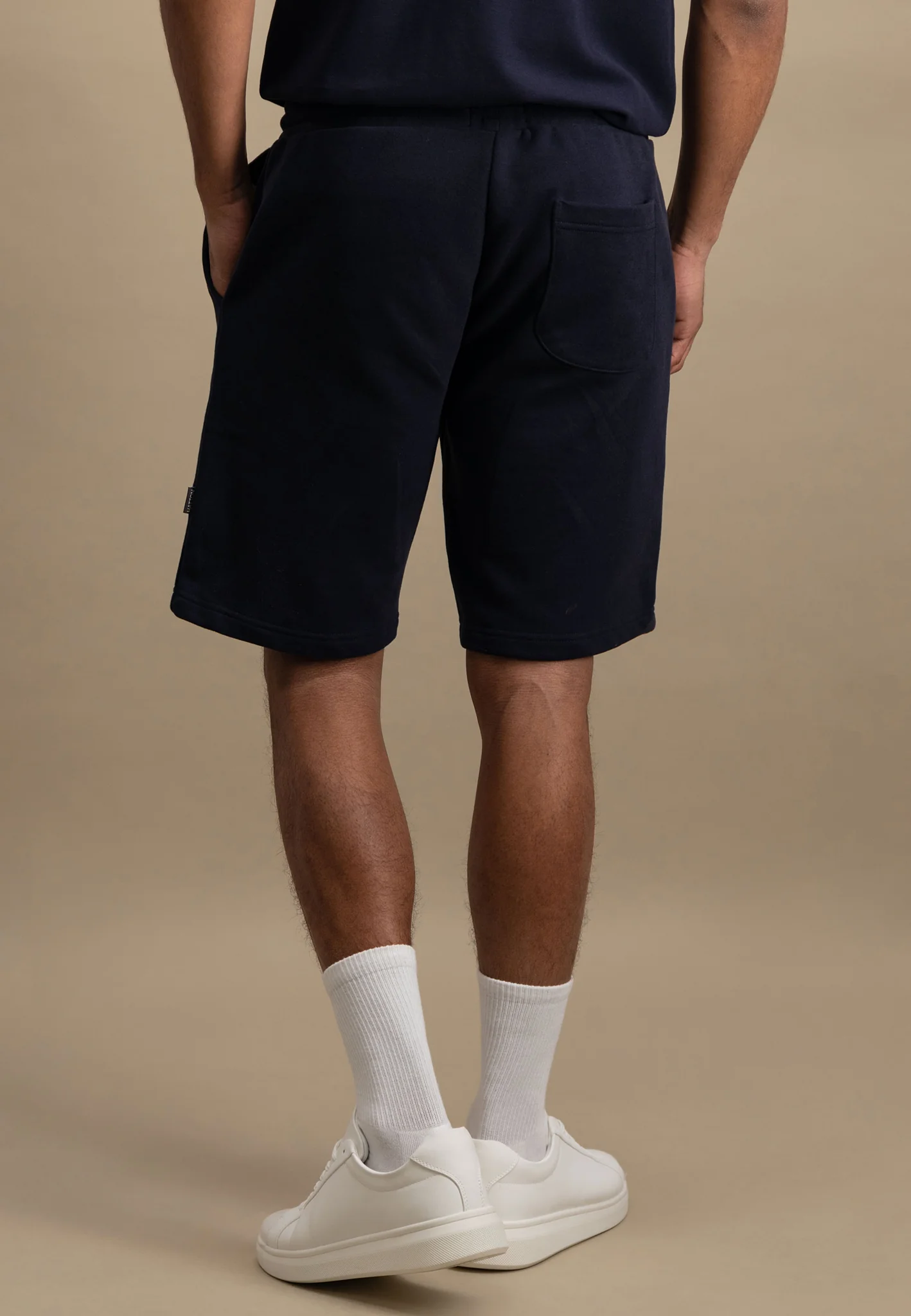 Kurze Sweathose aus Baumwolle mit Kordelzug - Image 9