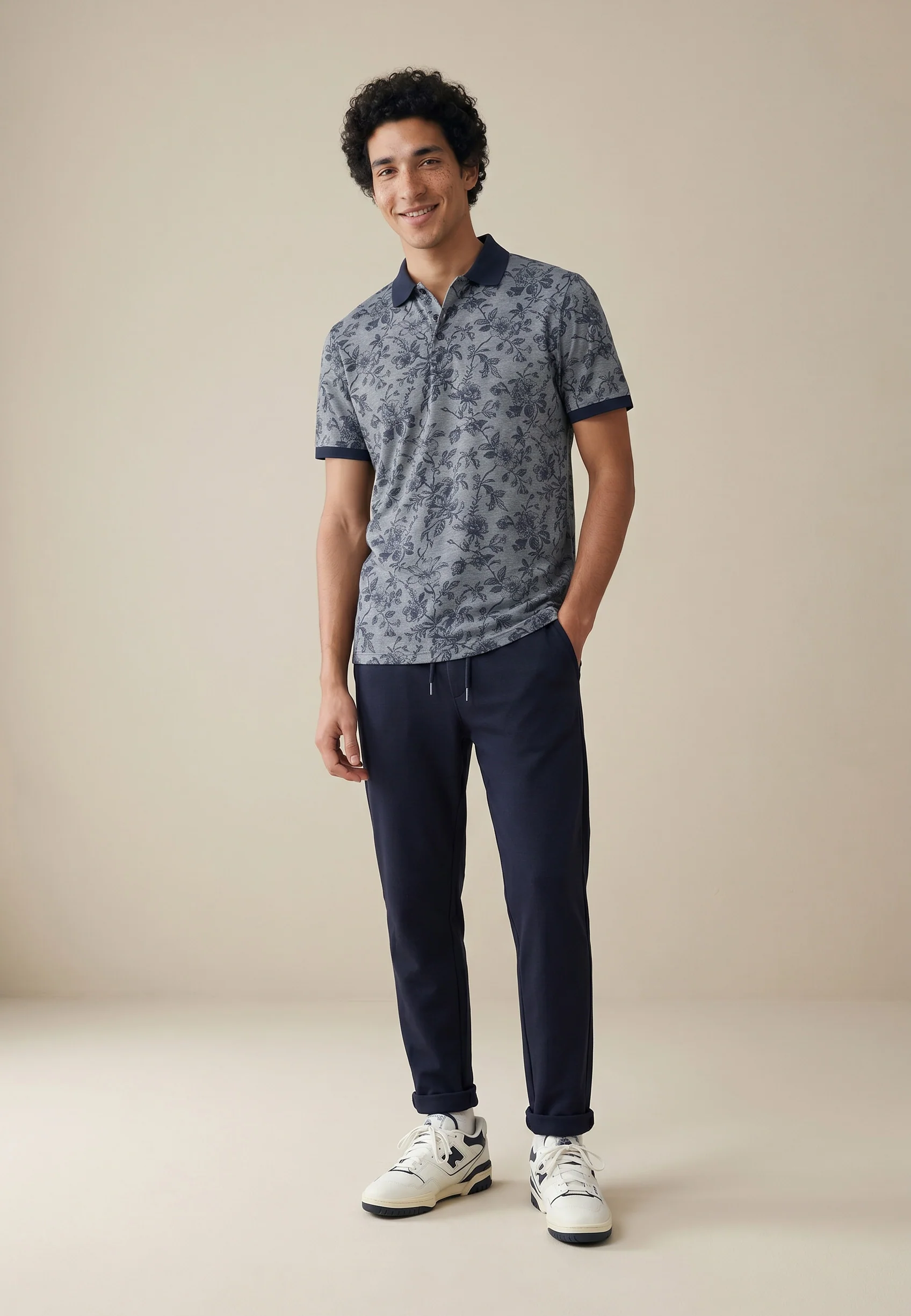 Poloshirt aus Baumwolle mit floralem Allover-Print - Image 2