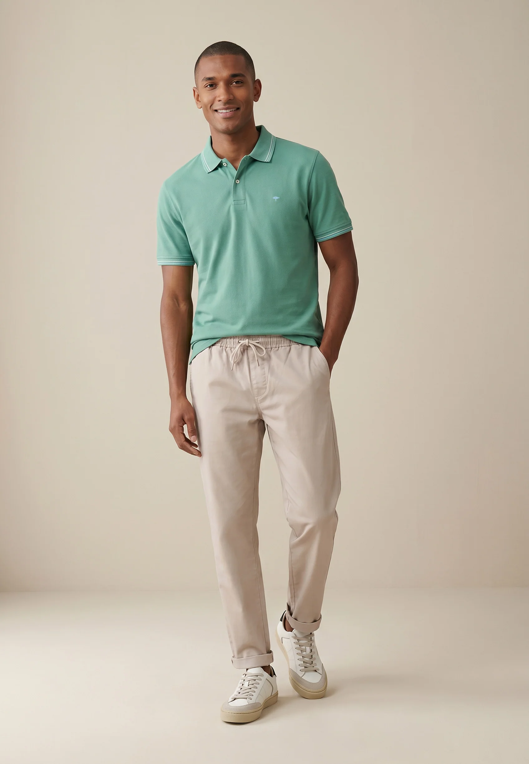 Poloshirt aus Baumwolle mit Kontrastdetails und Polokragen - Image 17
