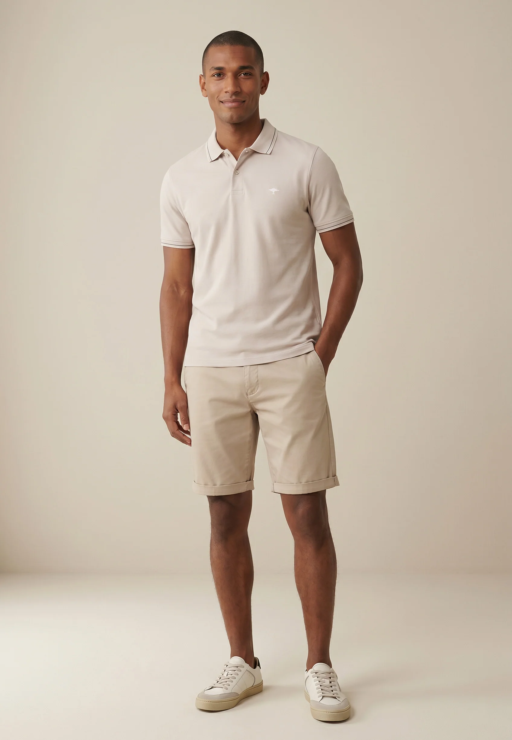 Poloshirt aus Baumwolle mit Kontrastdetails und Polokragen - Image 2