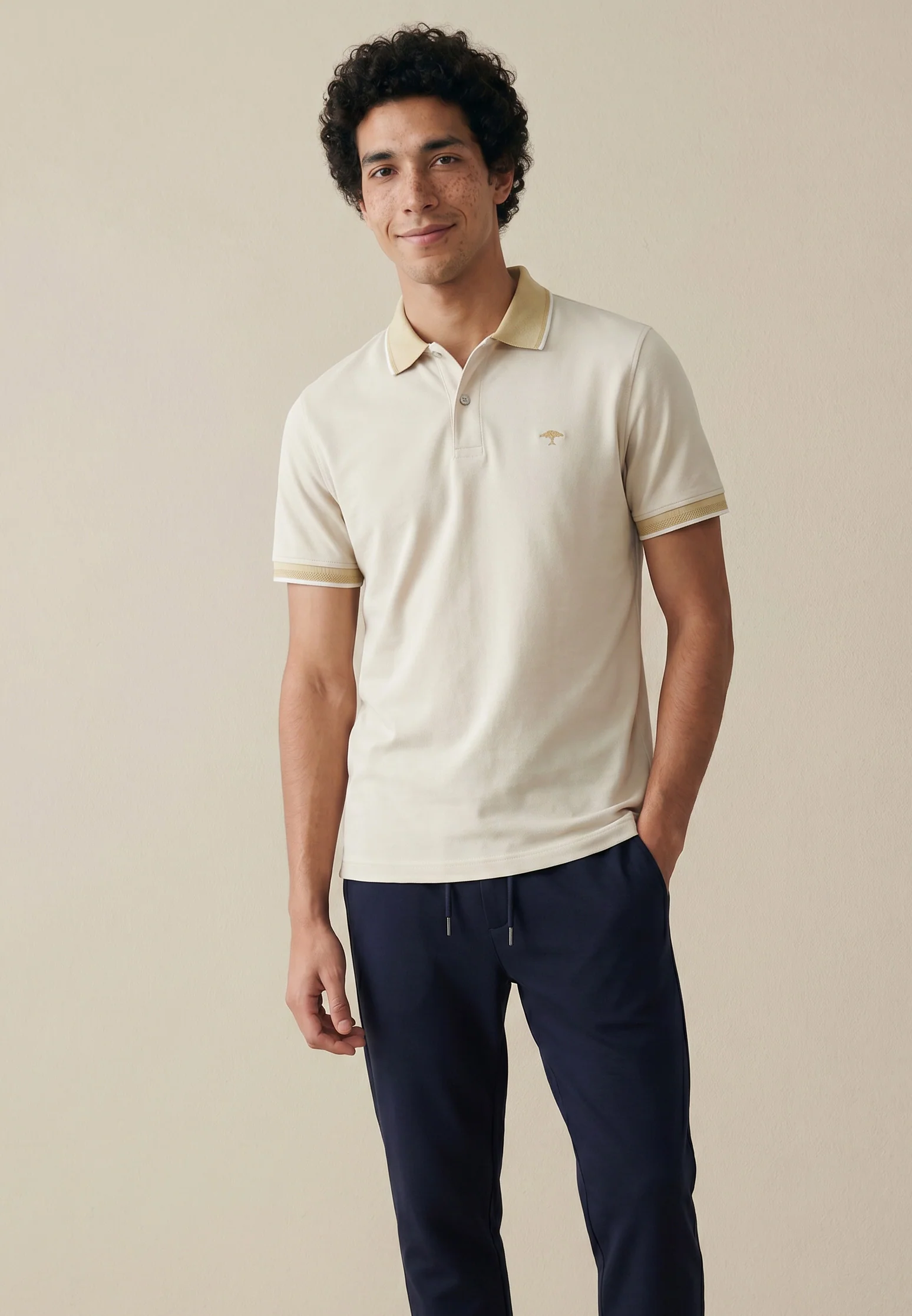 Poloshirt aus Baumwolle mit Strukturmuster und Kontrastkragen - Image 39