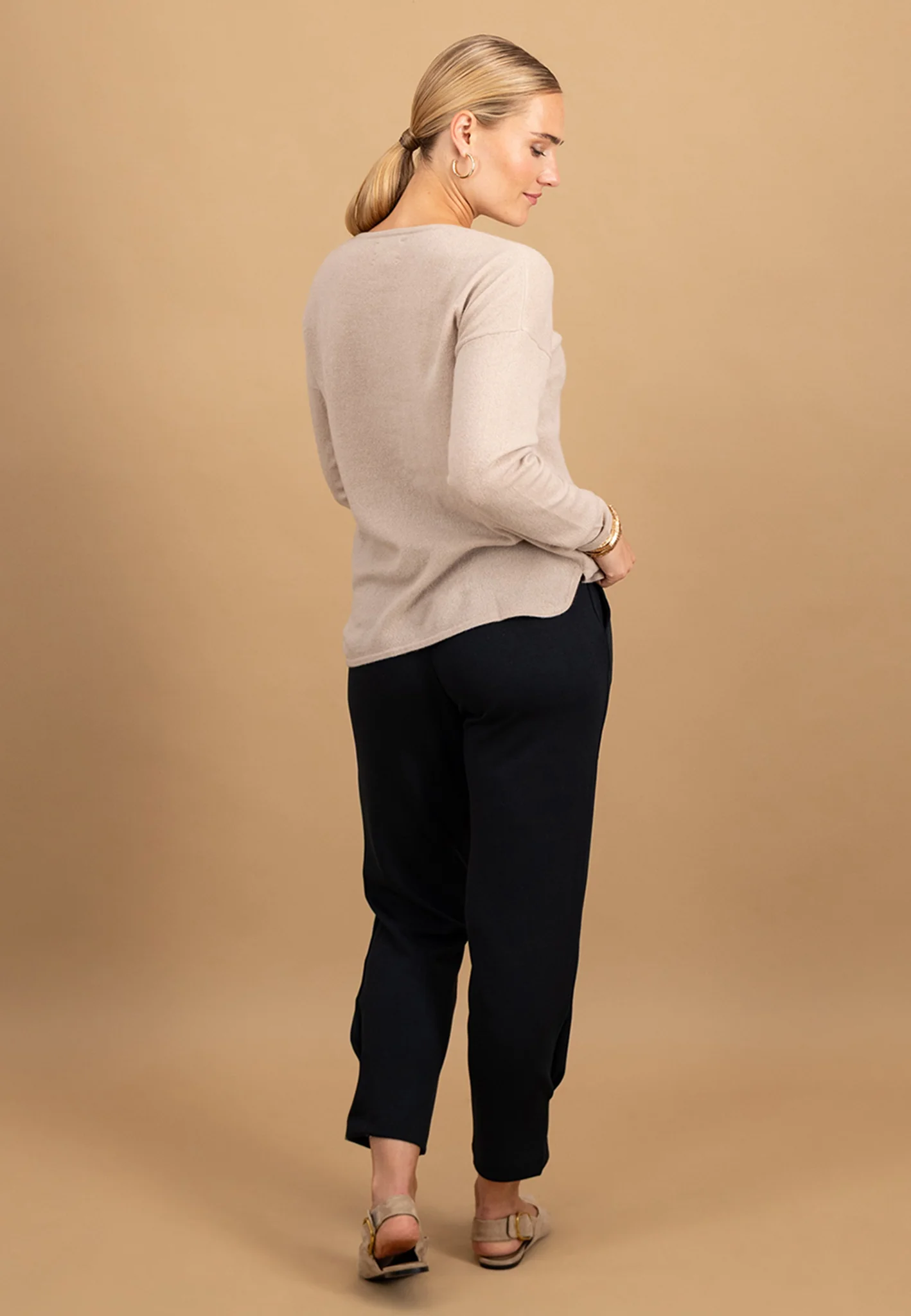Pullover aus Kaschmir mit Rundhalsausschnitt und überschnittenen Schultern - Image 3