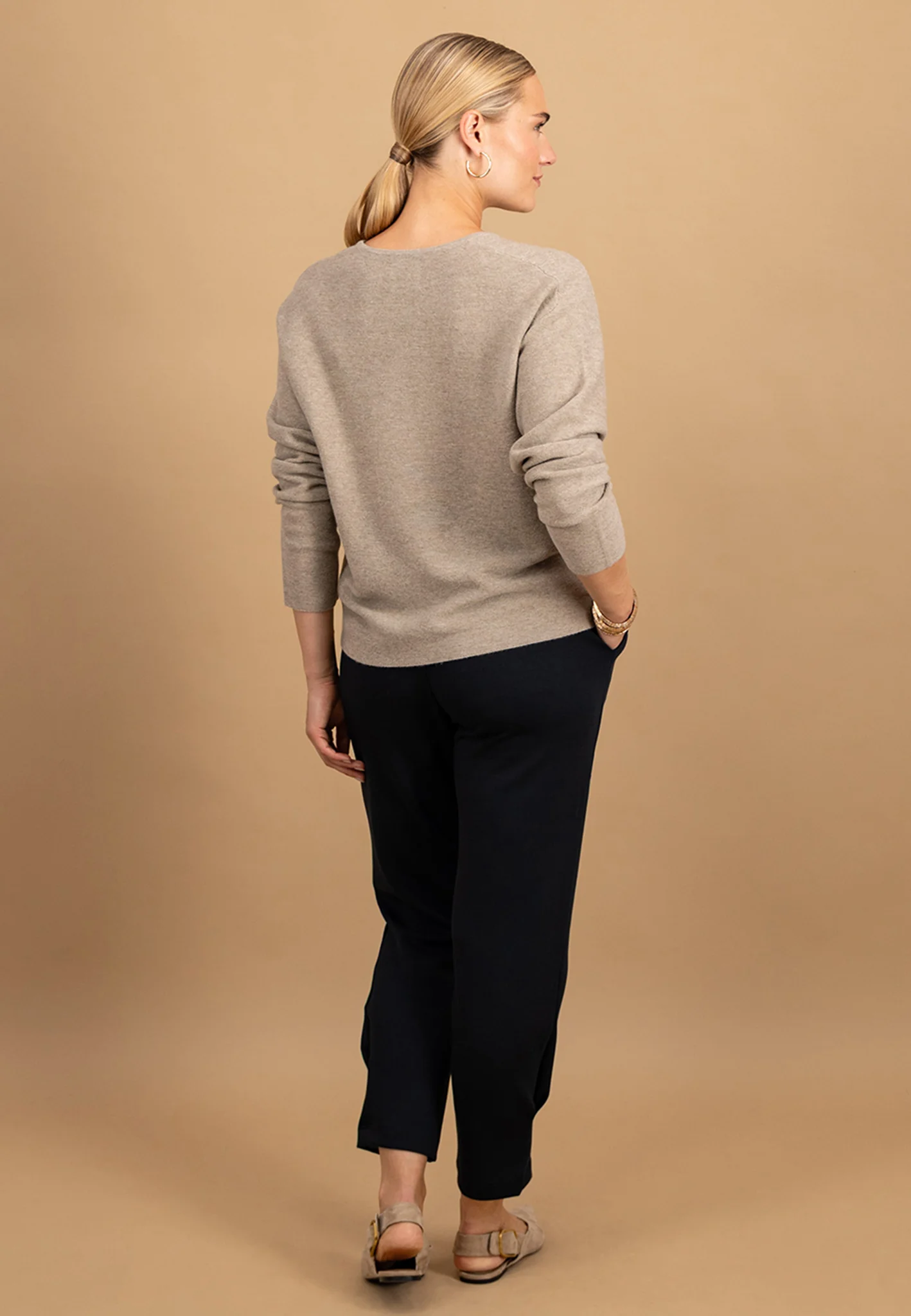 Pullover aus Woll-Kaschmir-Mix mit Rundhalsausschnitt - Image 3