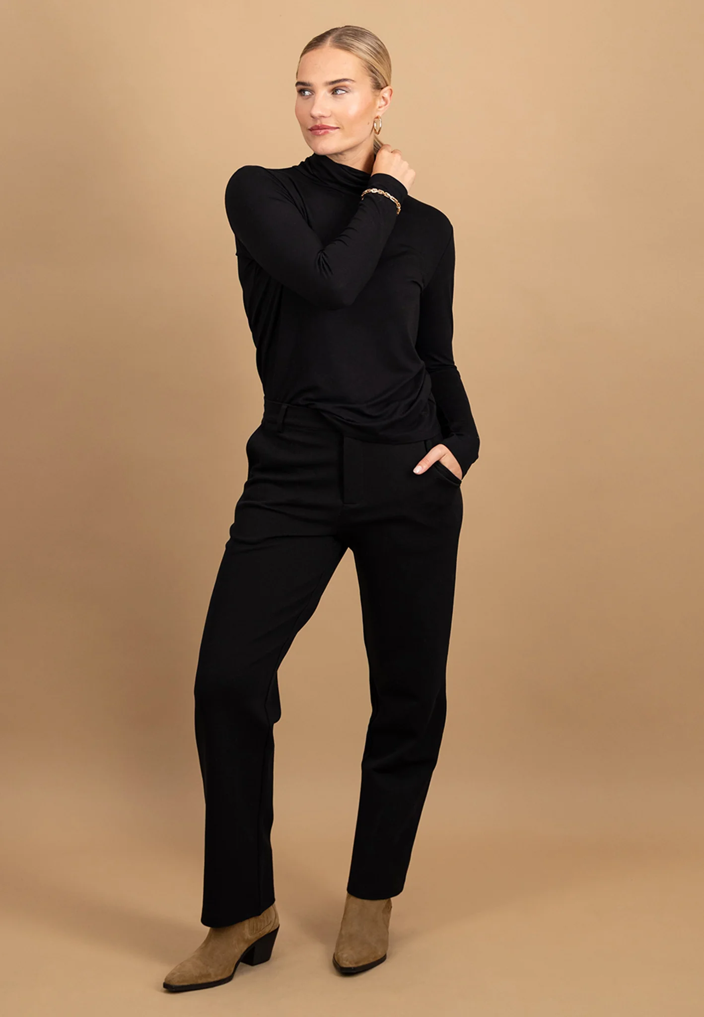 Rollkragenshirt aus Viskose-Stretch mit figurbetonter Passform - Image 10