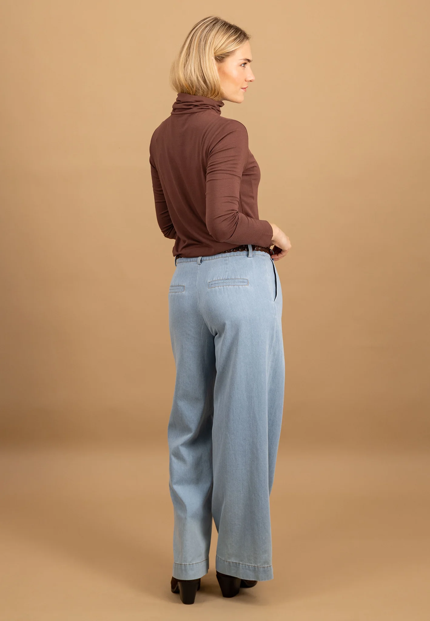 Rollkragenshirt aus Viskose-Stretch mit figurbetonter Passform - Image 15