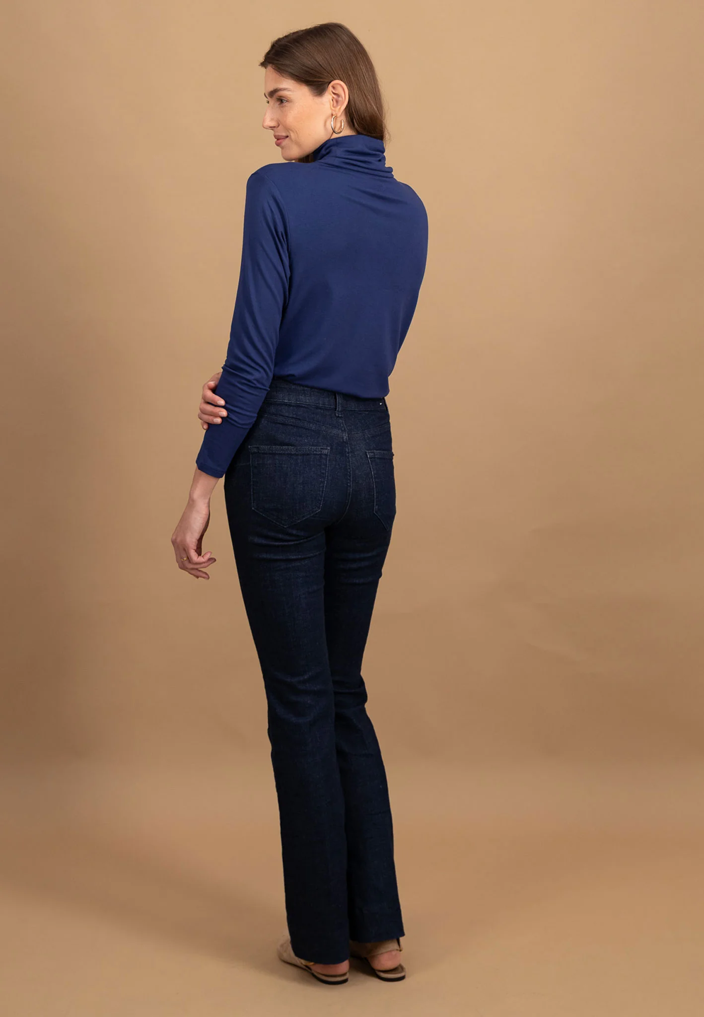 Rollkragenshirt aus Viskose-Stretch mit figurbetonter Passform - Image 3