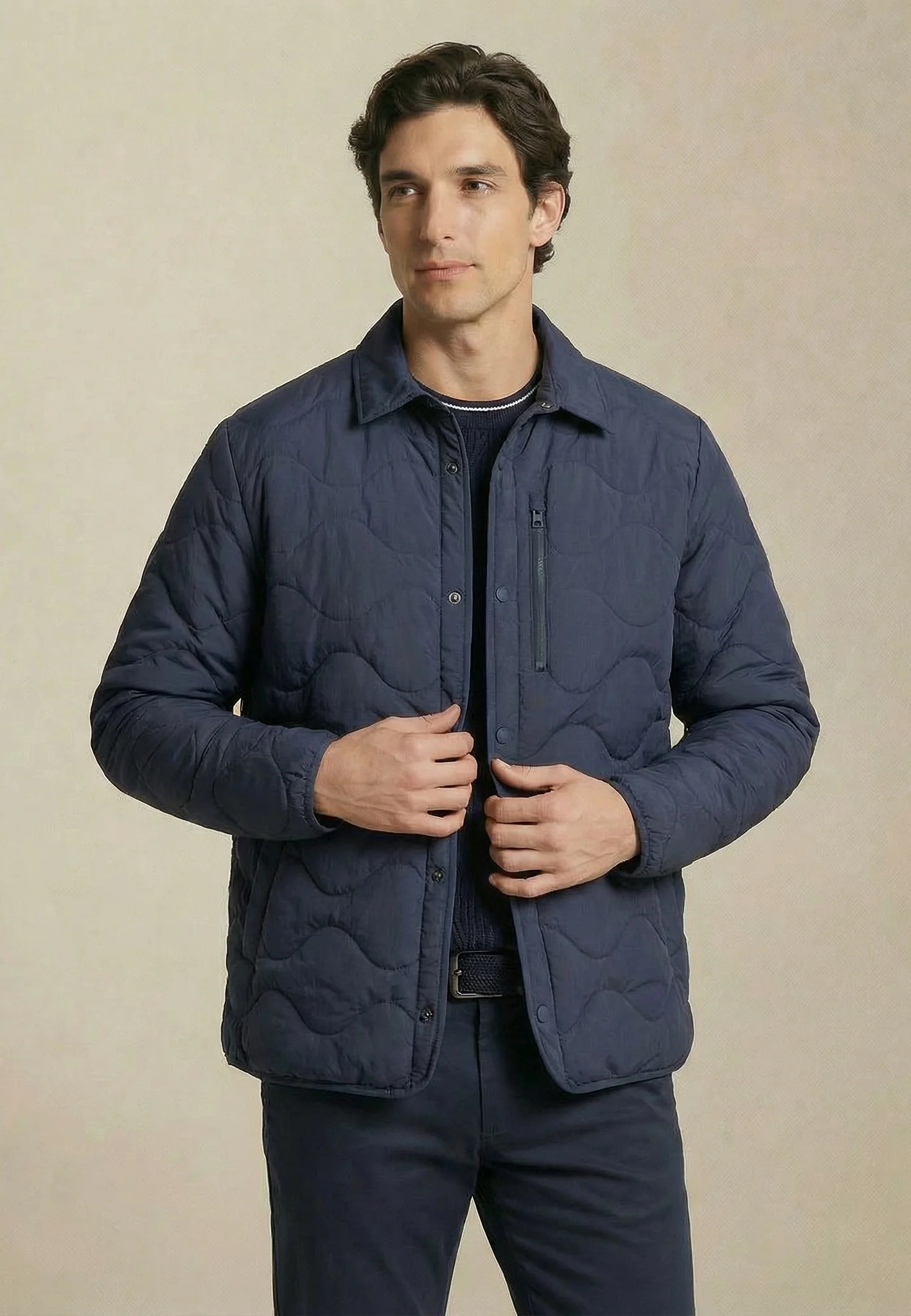 Steppjacke aus Polyamid mit Wellensteppung und Reißverschlusstasche