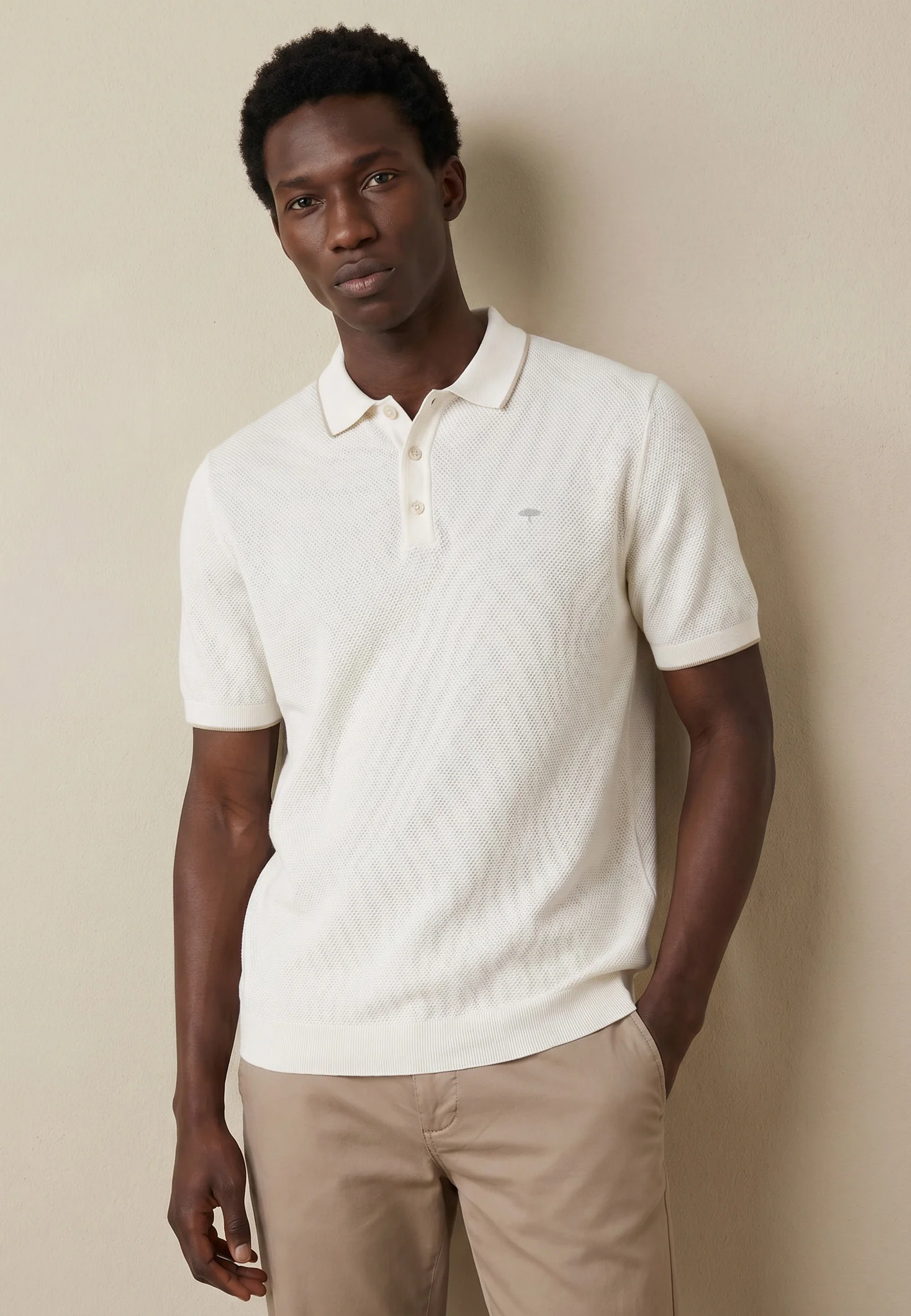 Strickpoloshirt aus Baumwoll-Leinen-Mix mit Kontrastkragen - Image 21