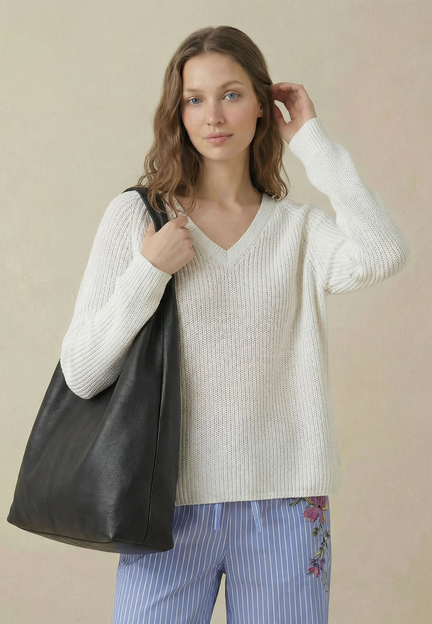 Strickpullover aus Baumwolle mit V-Ausschnitt und Raglanärmeln - Image 6