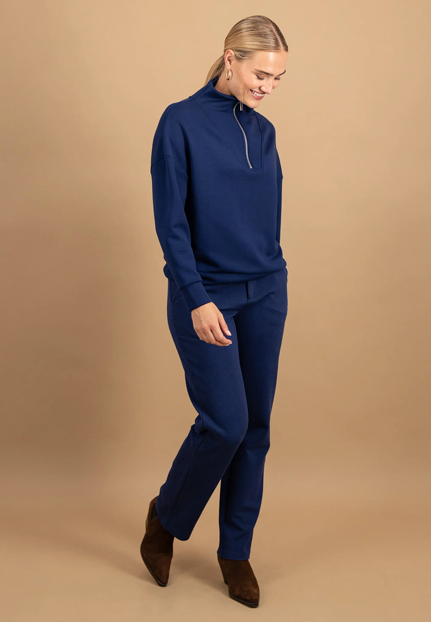 Sweatshirt aus Viskose-Mix mit Zipper und Stehkragen - Image 4