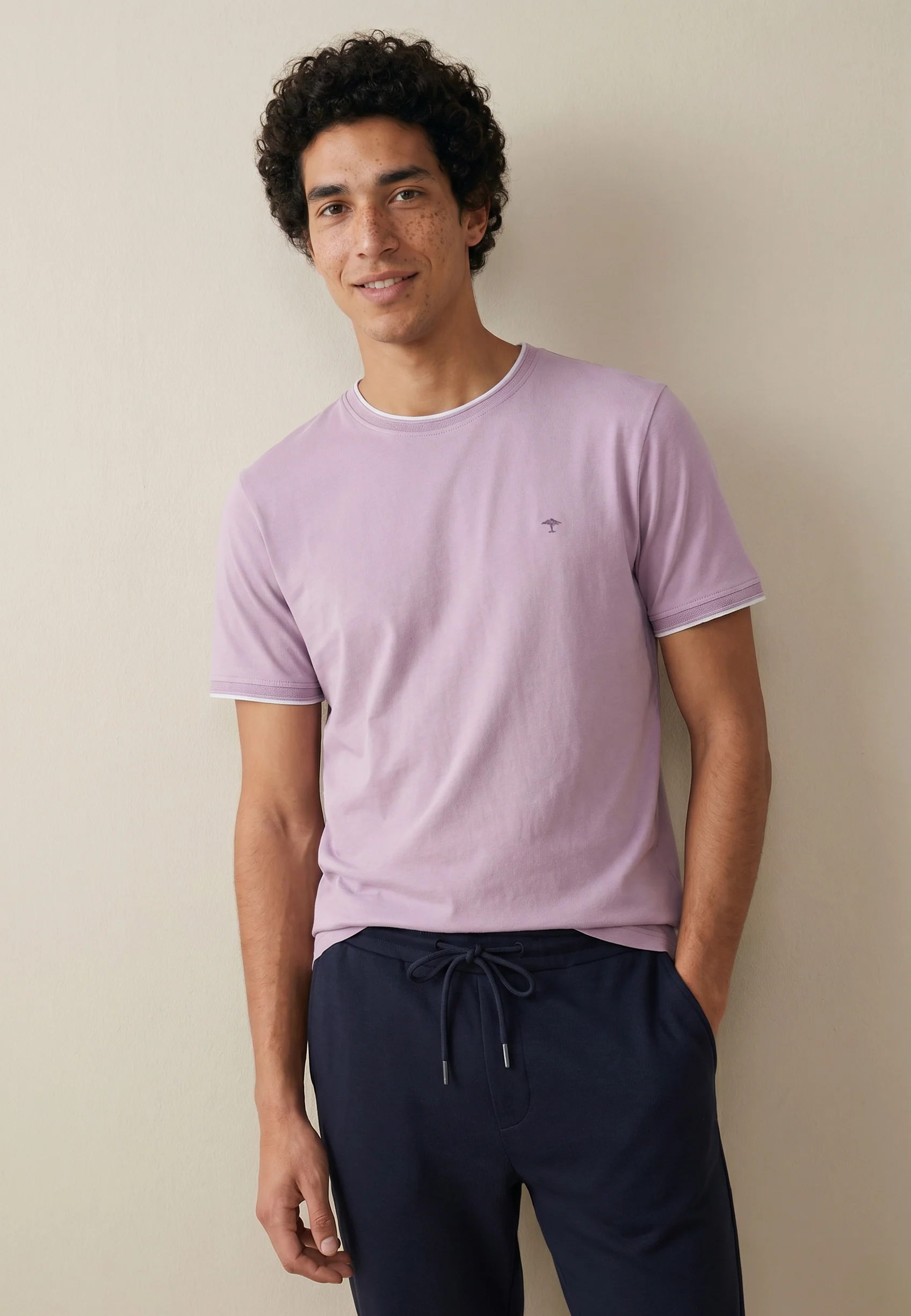 T-Shirt aus Baumwolle mit Kontrastabschlüssen und Rundhalsausschnitt - Image 6
