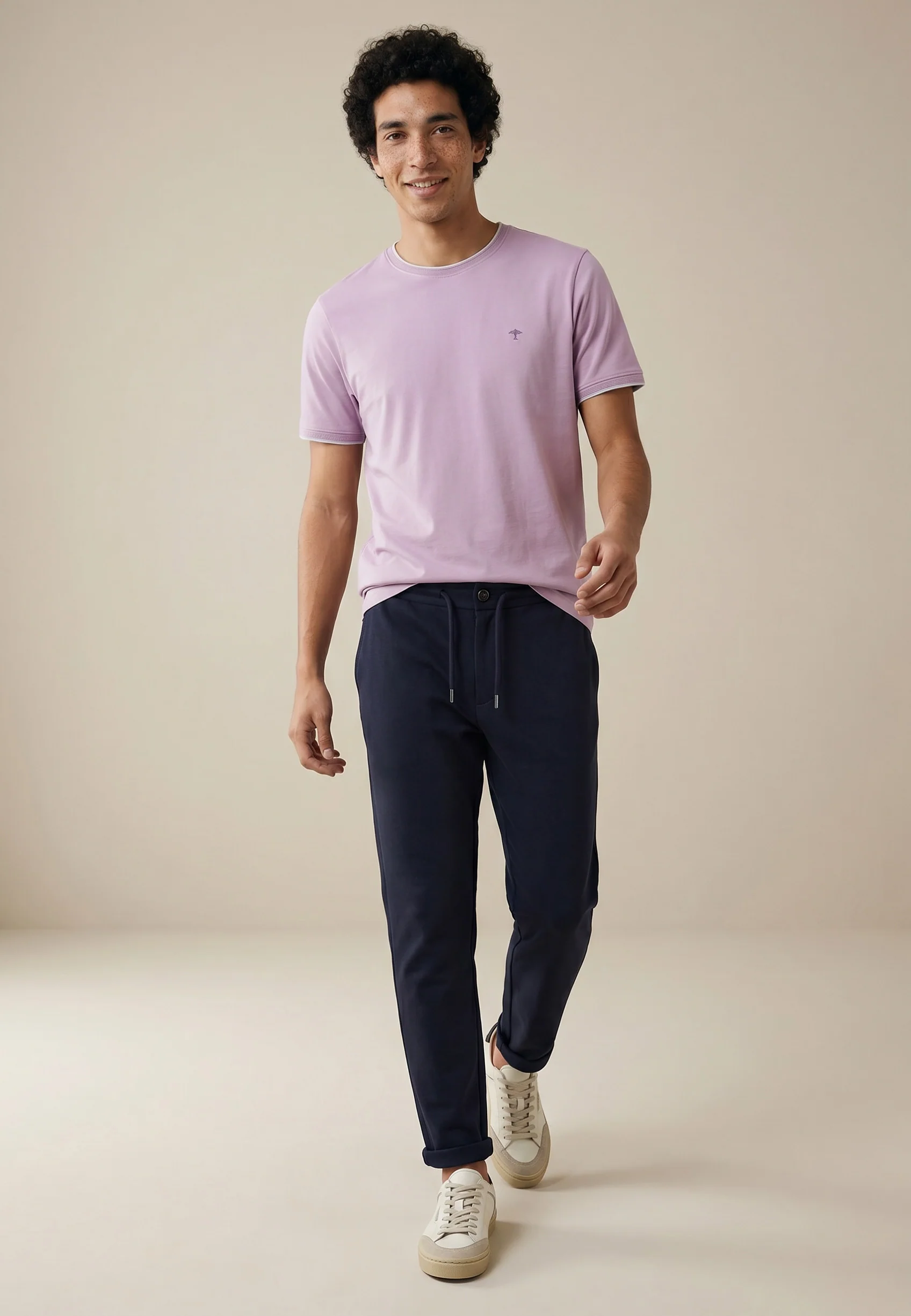 T-Shirt aus Baumwolle mit Kontrastabschlüssen und Rundhalsausschnitt - Image 8